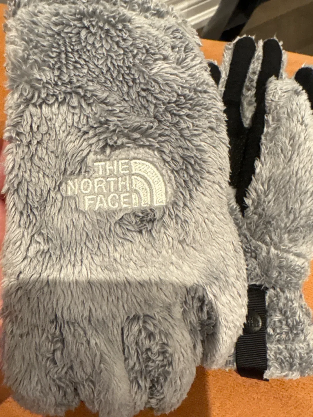 Kids - The North Face Grey Fleece Gloves image indicator(3)