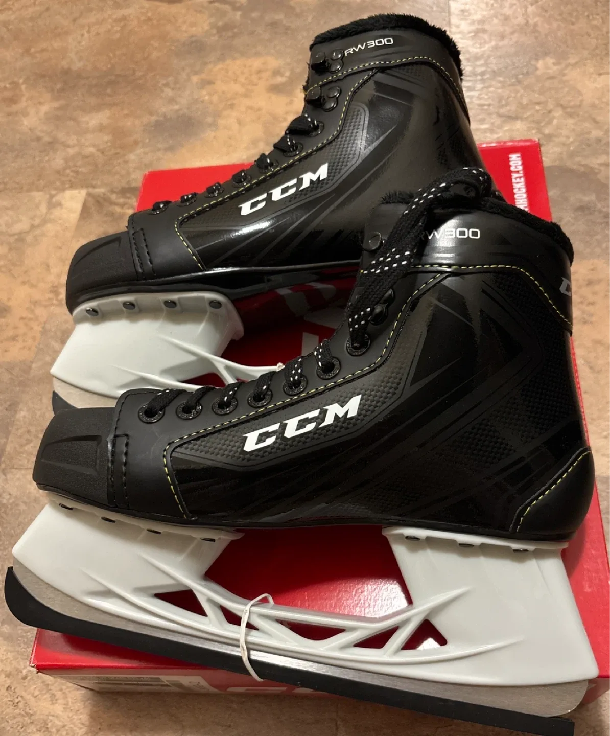 CCM RW300 Ice Skates - Size 7 image indicator(4)