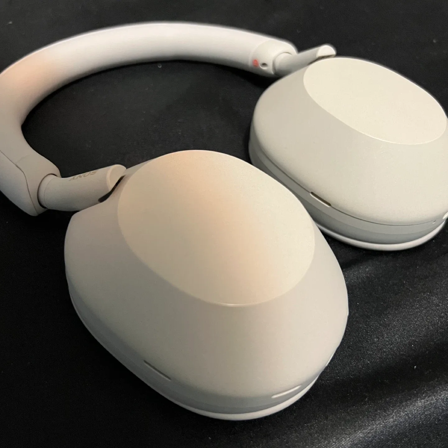 Sony WH-1000XM5 Wireless Headphones + Free stand image indicator(2)