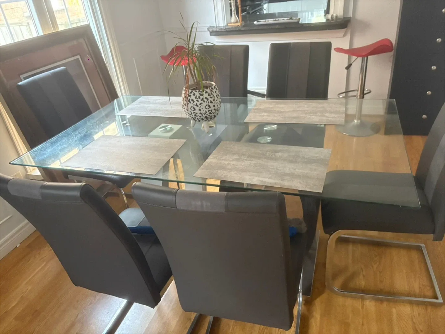 Glass Dining Table with 6 Chairs image indicator(2)