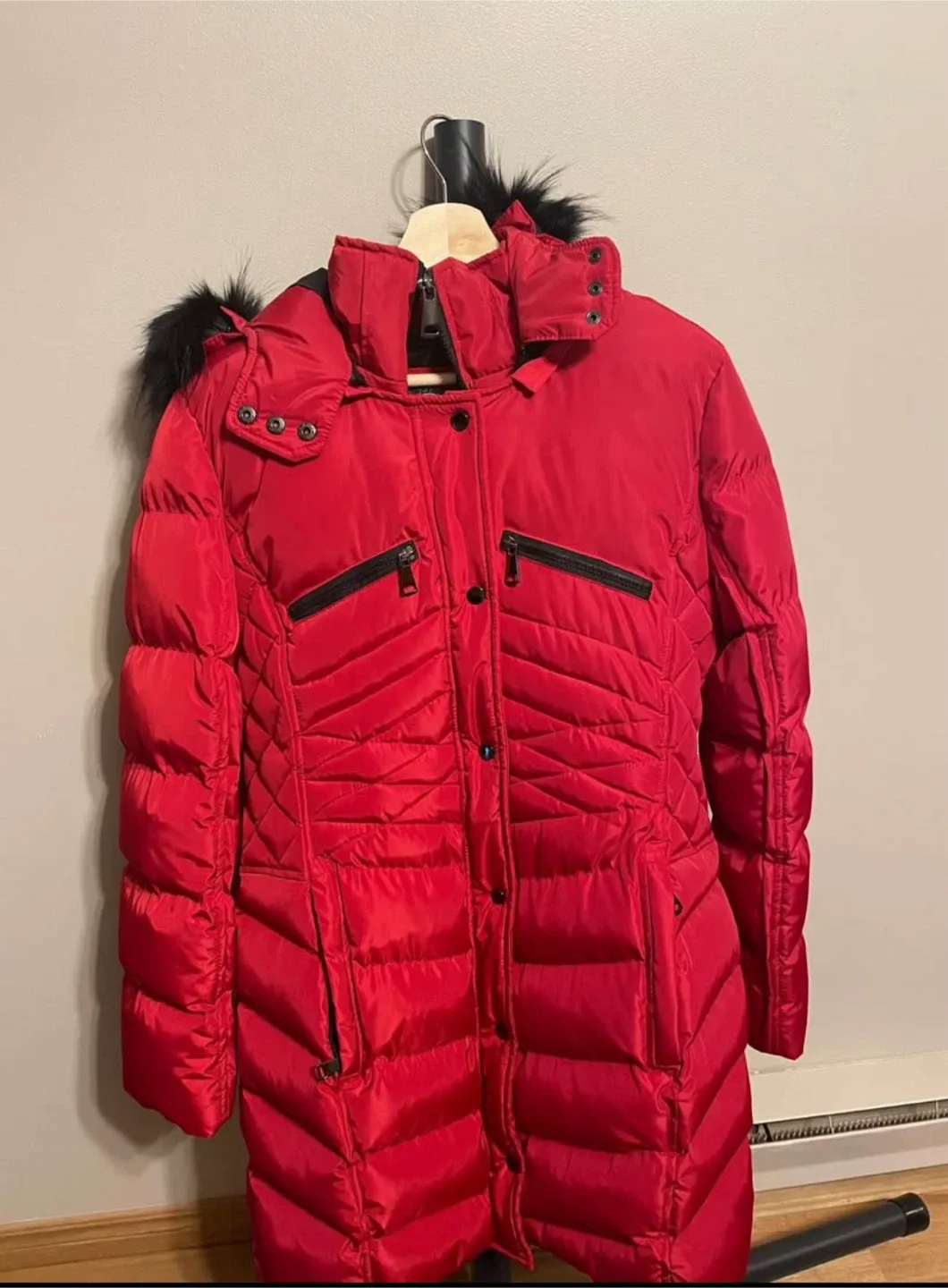 Red Puffer Winter Coat with Fur Trim - Size M image indicator(2)