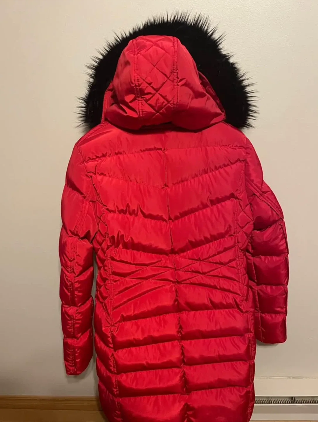Red Puffer Winter Coat with Fur Trim - Size M image indicator(4)
