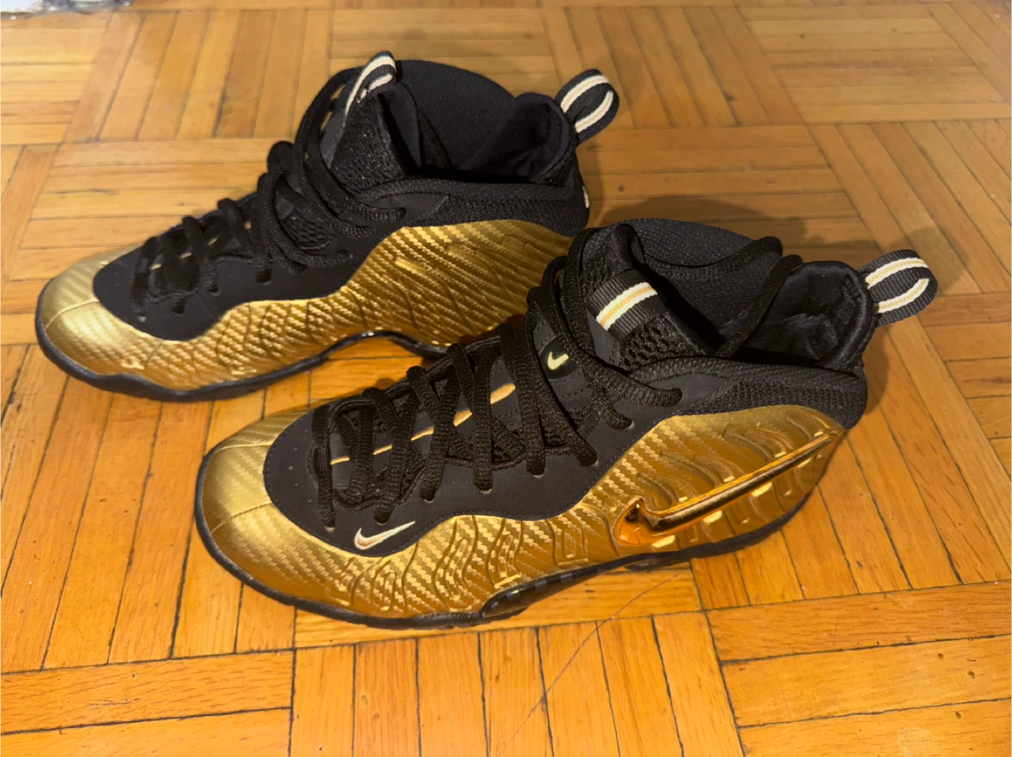 Nike Air Foamposite One Black/Metallic Gold 5Y - photo 2