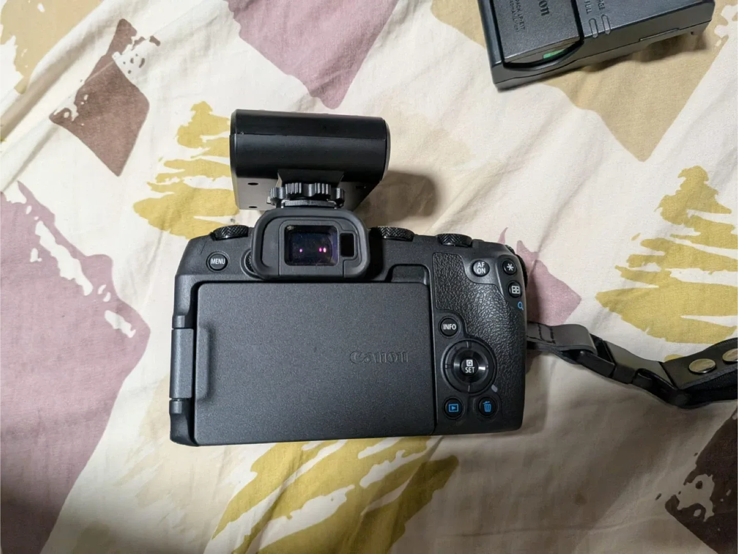 Canon Camera & 3 Lenses image indicator(2)