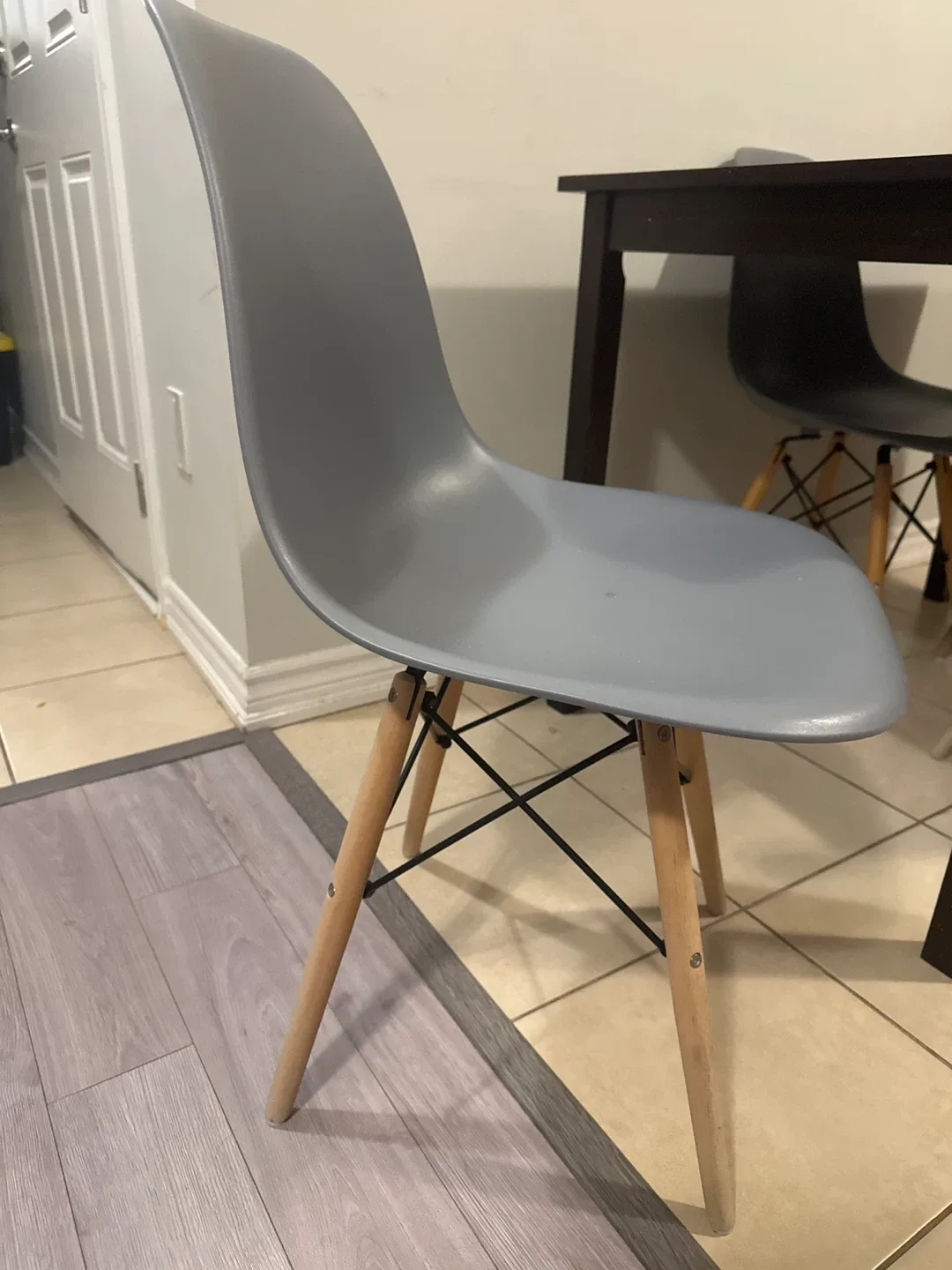 Dining Table with 4 Gray Chairs image indicator(4)