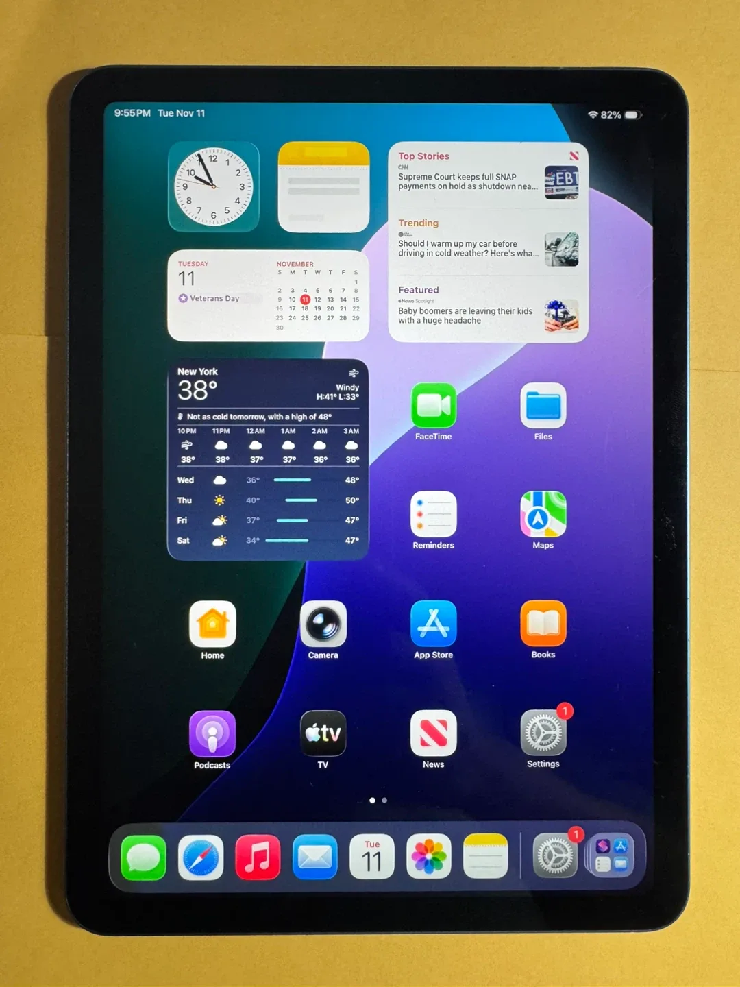 Apple iPad Air (5th generation) 64GB image indicator(2)