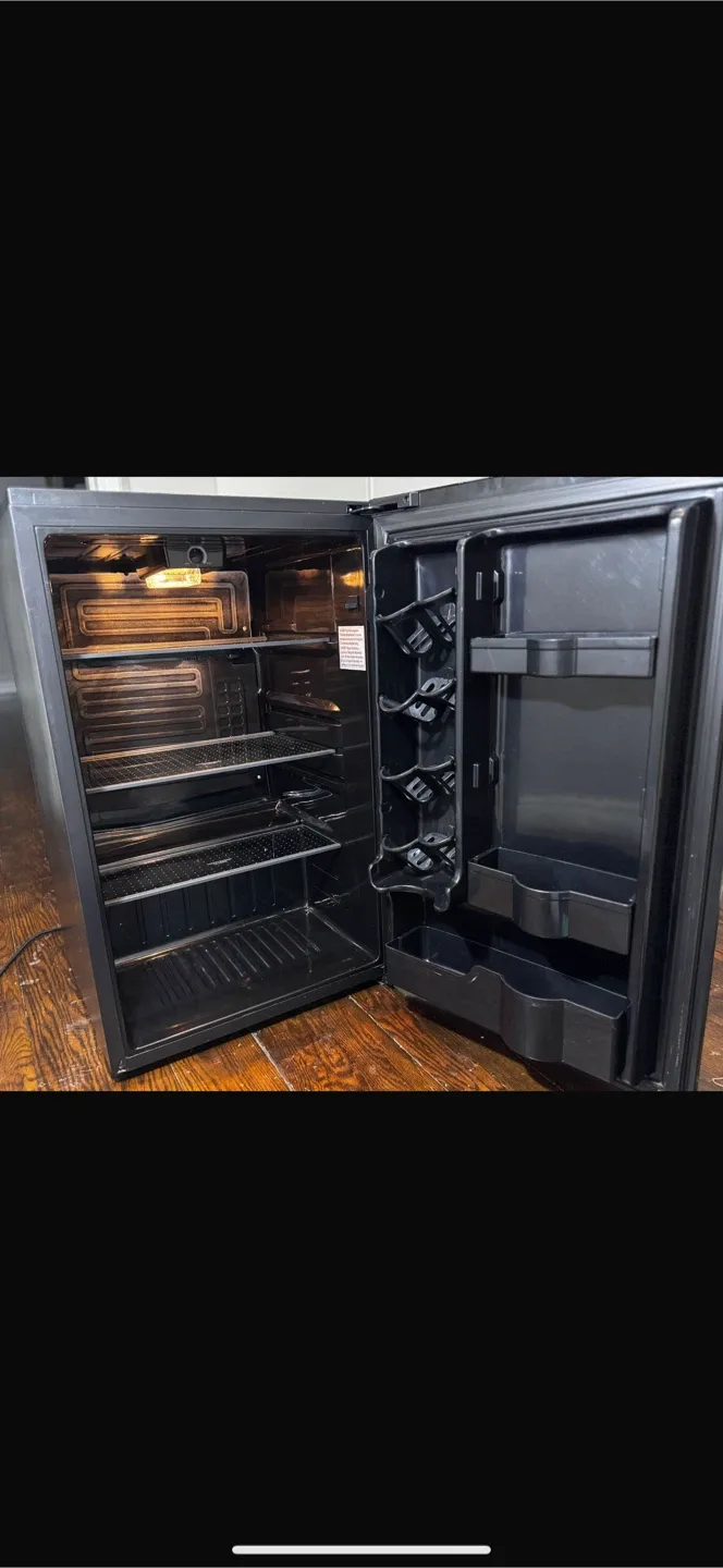 Danby Designer Compact Refrigerator image indicator(3)