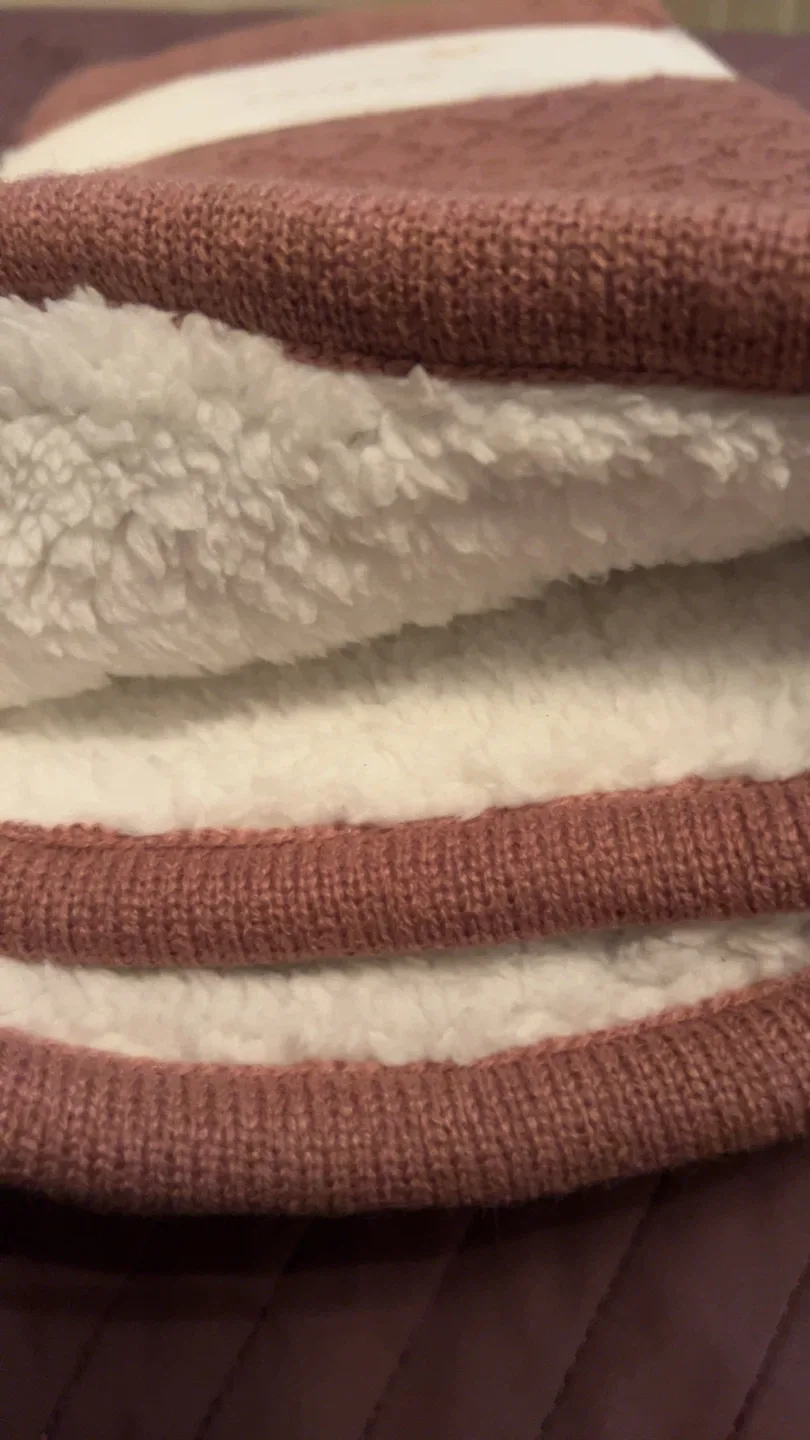 Sweet Noa Knitted Baby Blanket - New image indicator(3)