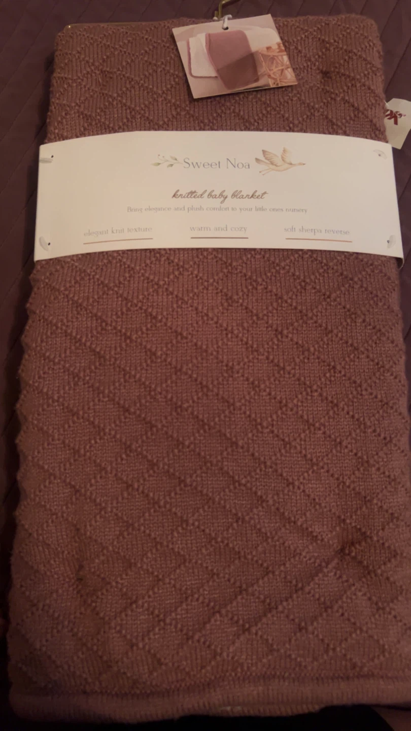 Sweet Noa Knitted Baby Blanket - New