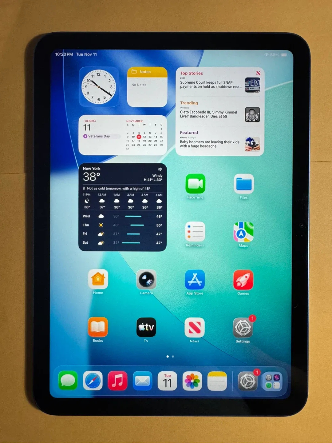 Apple iPad 10th Gen Blue and White 64GB image indicator(2)