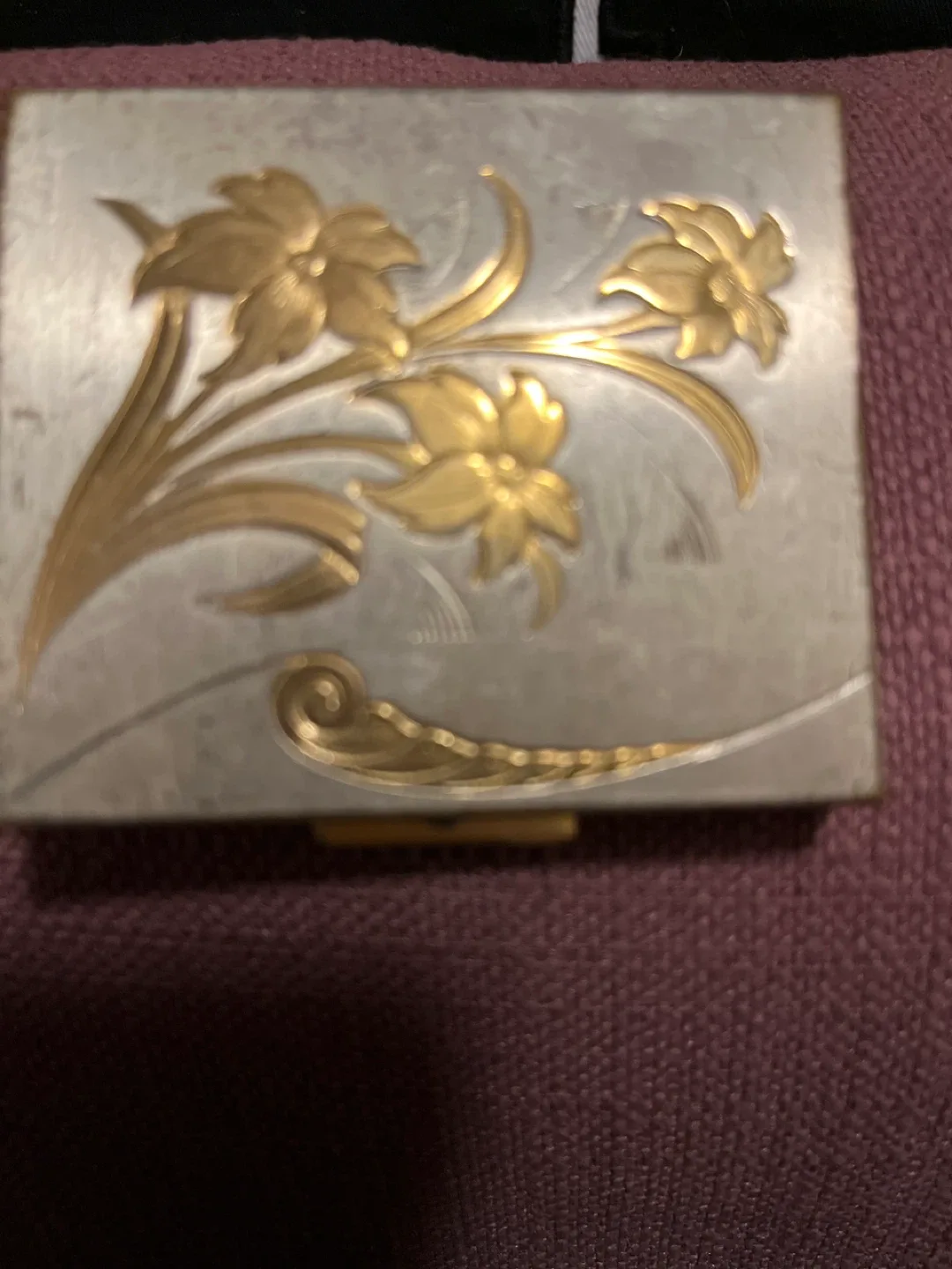 Vintage Silver & Gold Tone Compact image indicator(2)