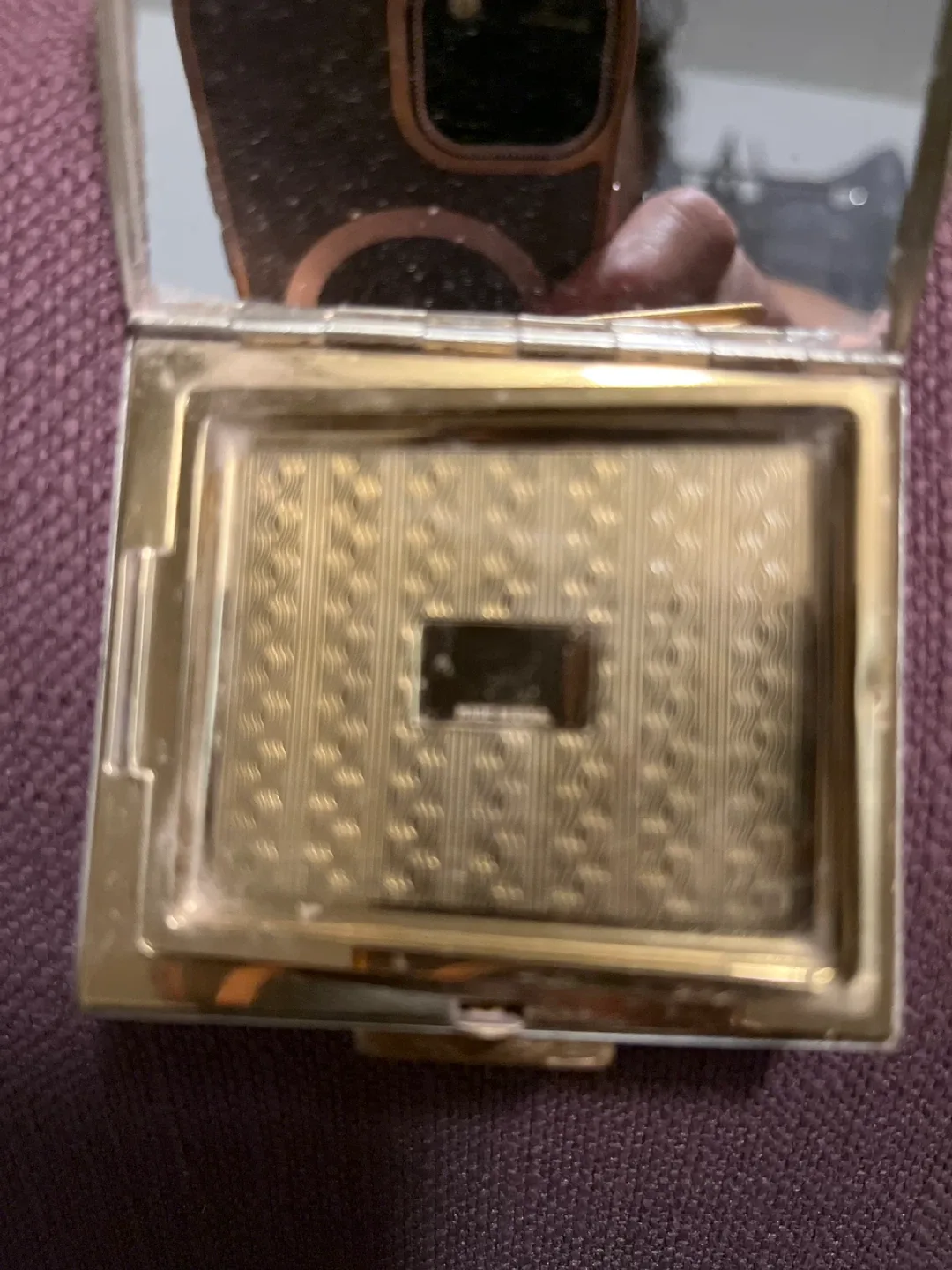 Vintage Silver & Gold Tone Compact image indicator(6)