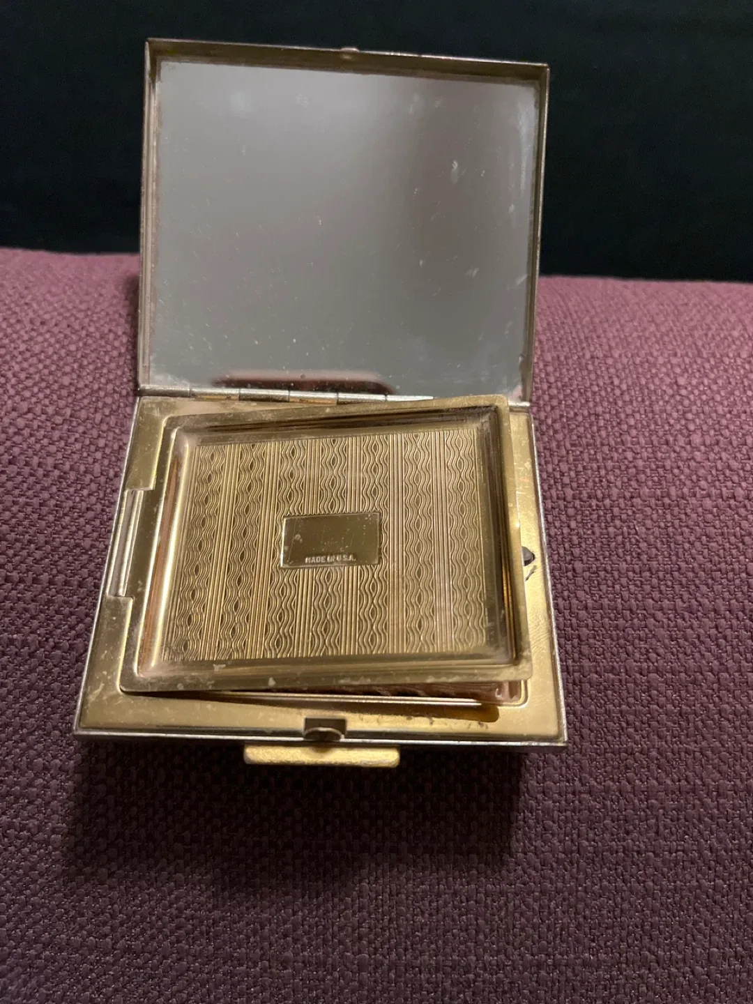 Vintage Silver & Gold Tone Compact image indicator(5)