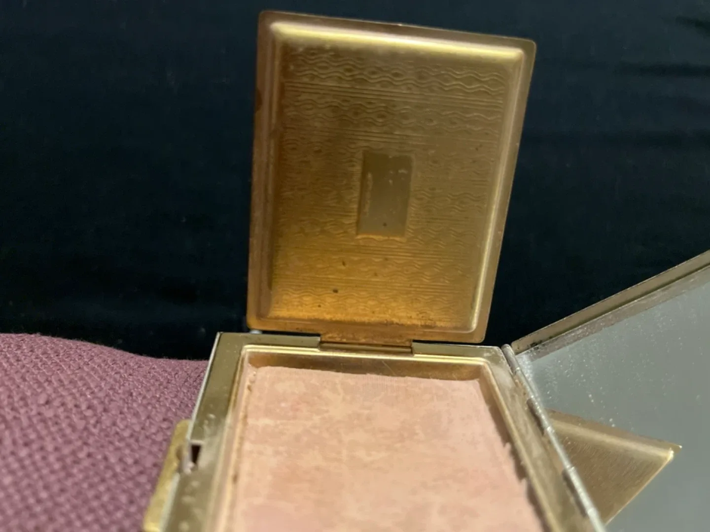 Vintage Silver & Gold Tone Compact image indicator(8)