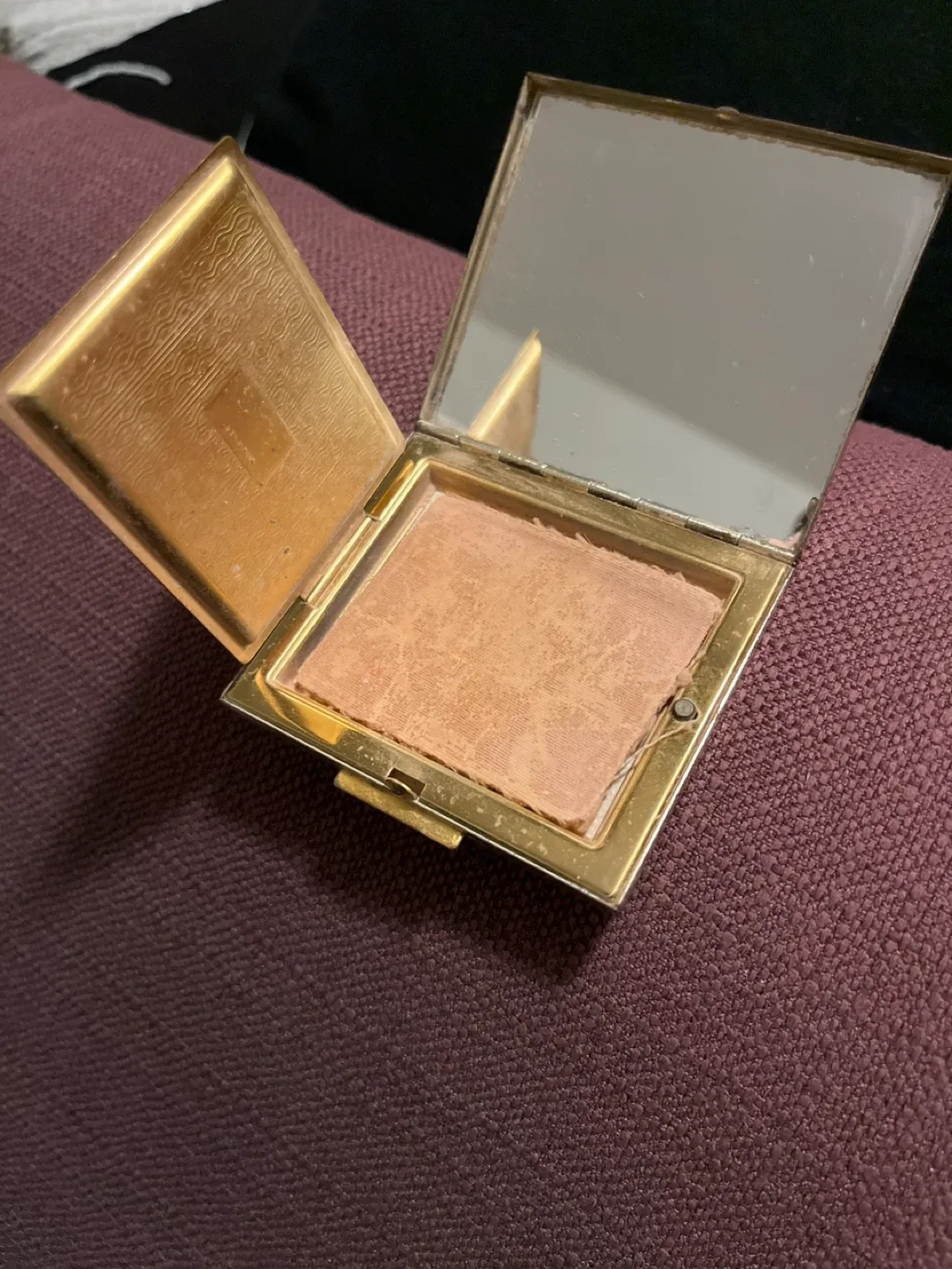 Vintage Silver & Gold Tone Compact image indicator(7)