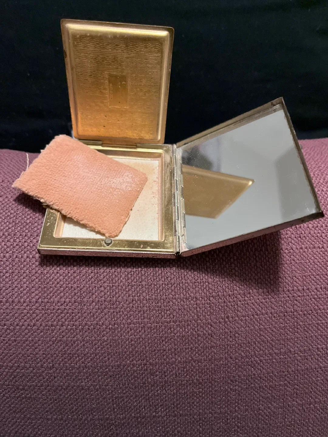 Vintage Silver & Gold Tone Compact image indicator(10)