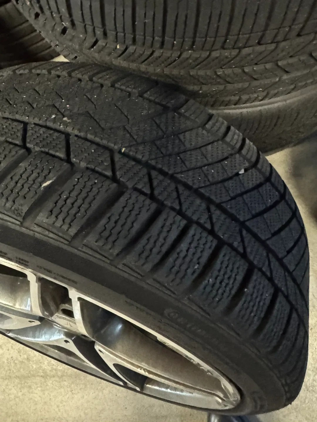 Mercedes-Benz 245/35R19 Winter Tires on Rims - Set of 4 image indicator(4)