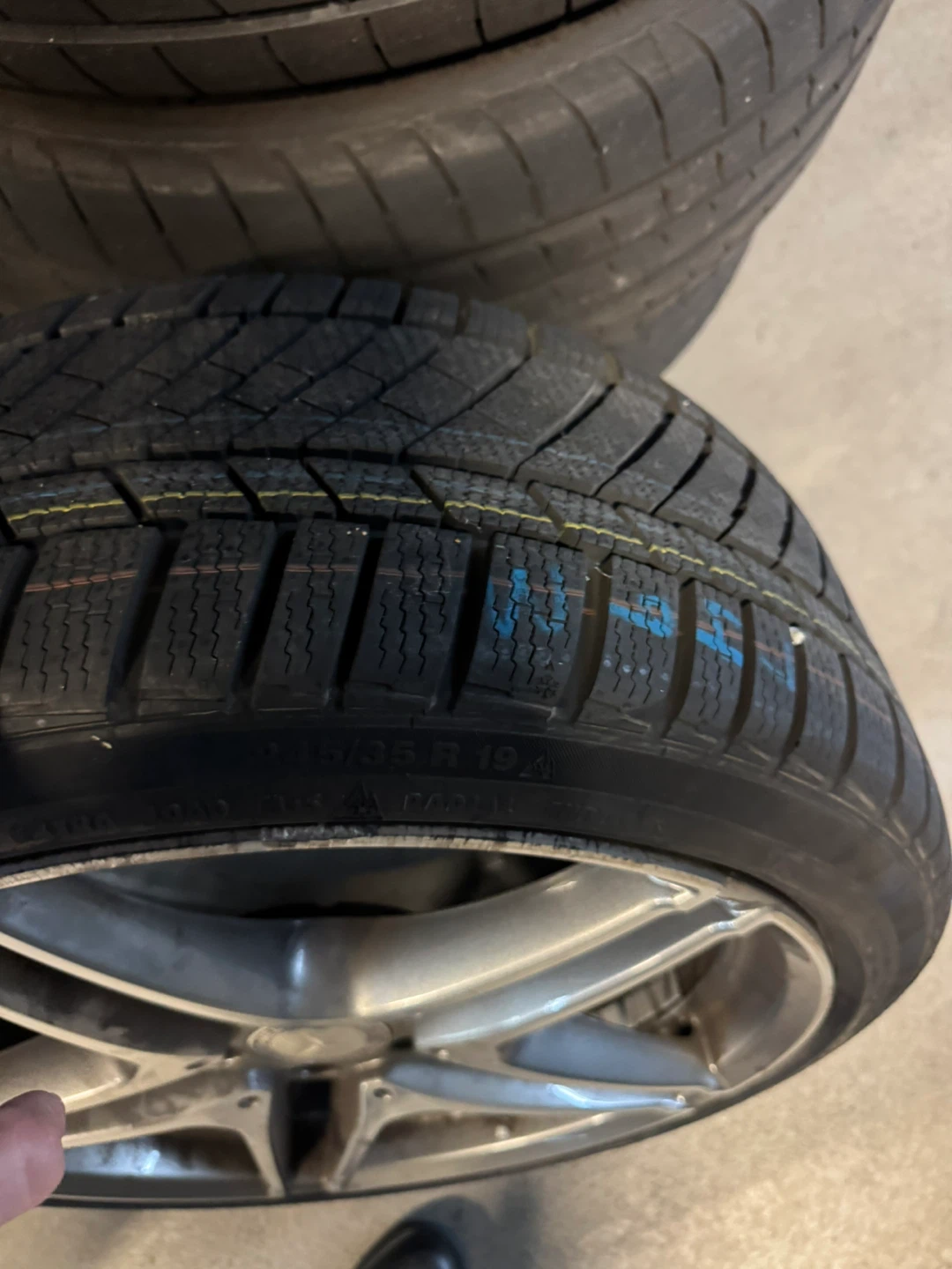 Mercedes-Benz 245/35R19 Winter Tires on Rims - Set of 4 - photo 3