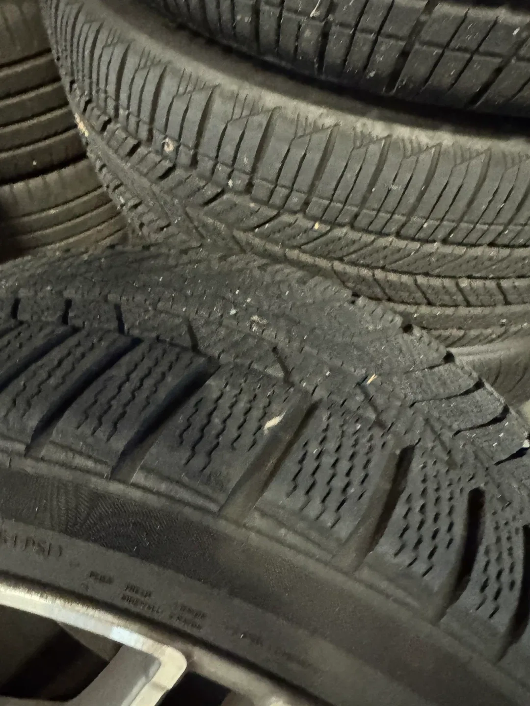 Mercedes-Benz 245/35R19 Winter Tires on Rims - Set of 4 image indicator(5)