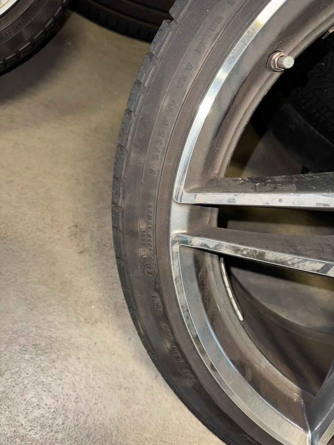 Mercedes-Benz 245/35R19 Winter Tires on Rims - Set of 4 image indicator(10)