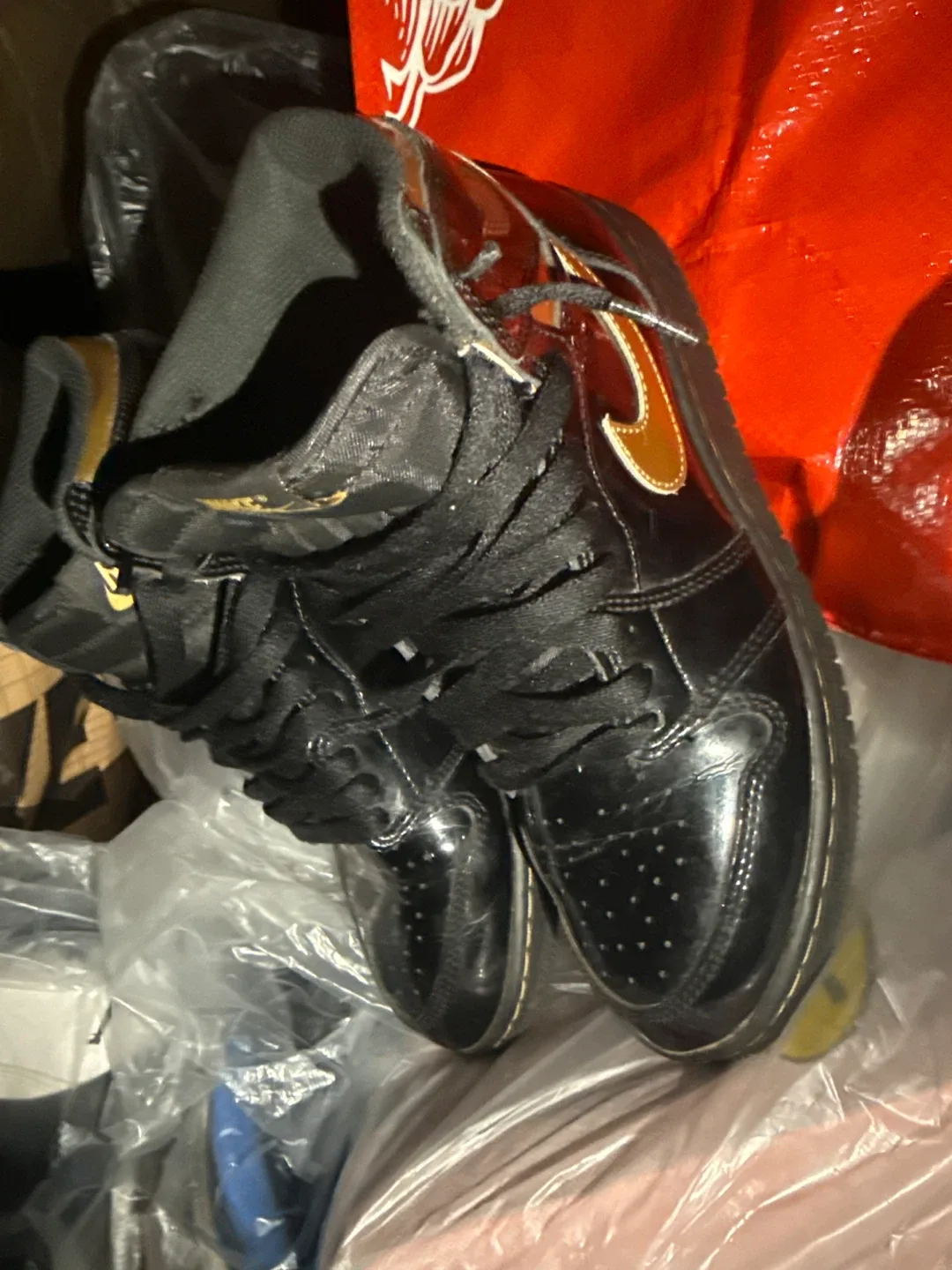 Size 5.5 Nike Air Jordan 1 Retro High Black/Gold image indicator(3)