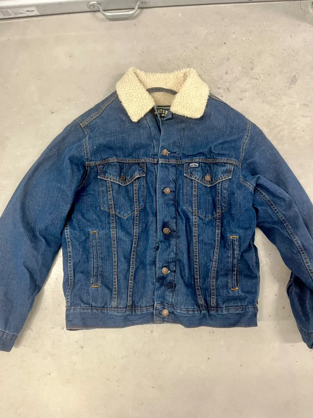 Levi Strauss & Co. Signature Sherpa Trucker Jacket - Medium thumbnail