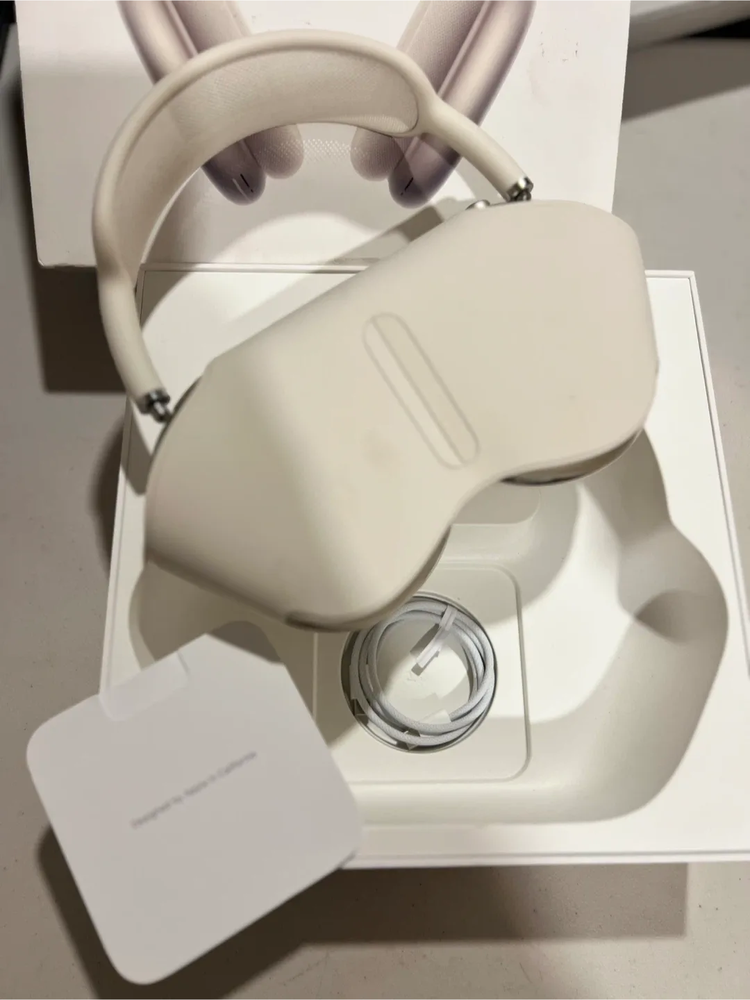 Open Box - Apple AirPods Max (USB-C) - Starlight image indicator(3)