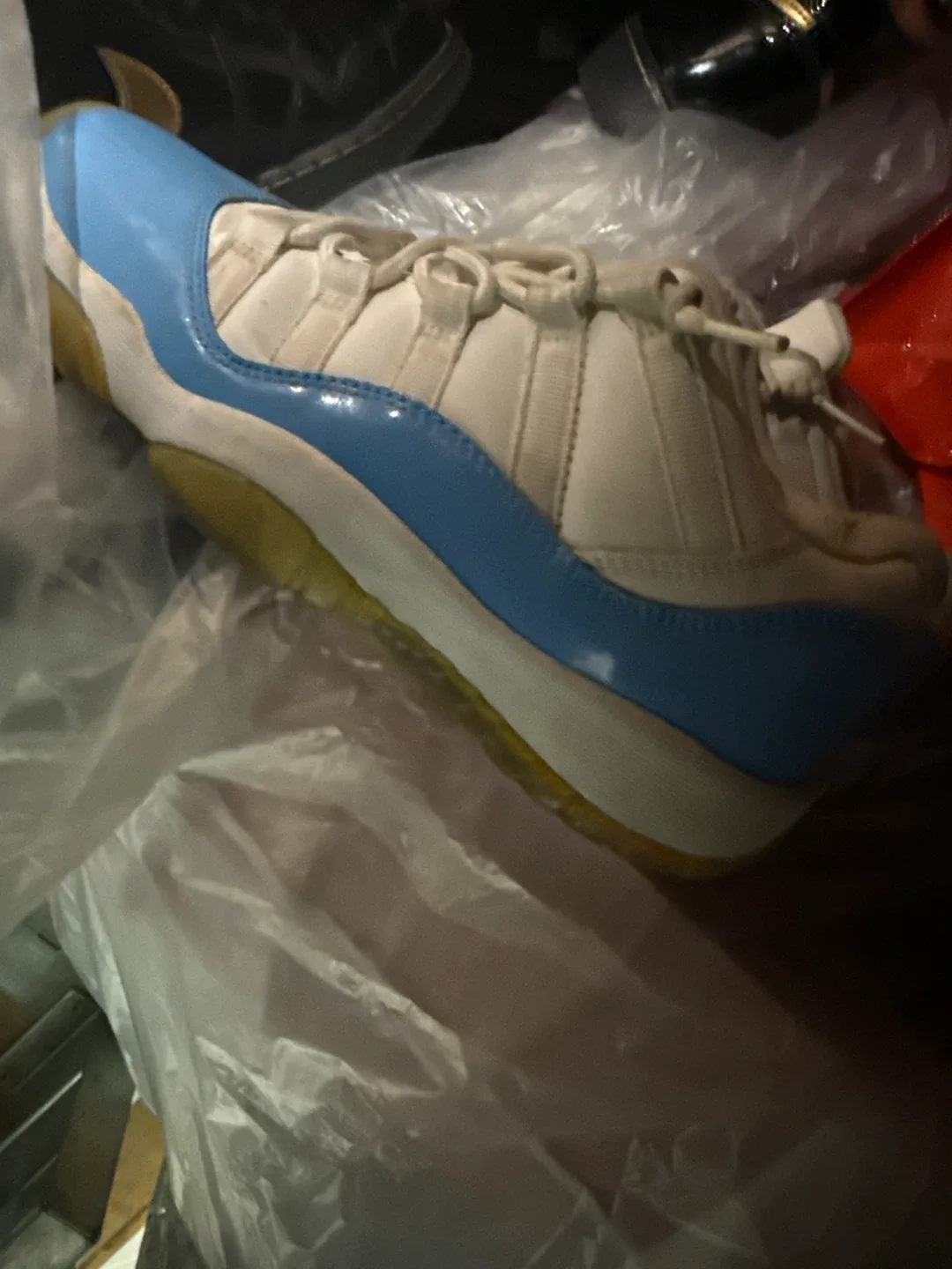 Size 6 Air Jordan 11 Retro Low University Blue image indicator(3)