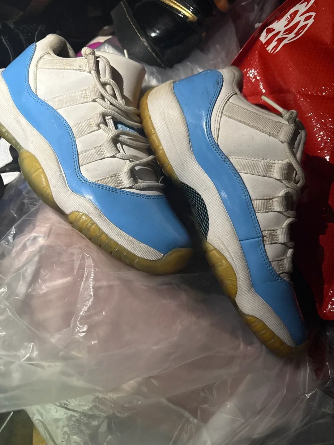 Size 6 Air Jordan 11 Retro Low University Blue image indicator(2)