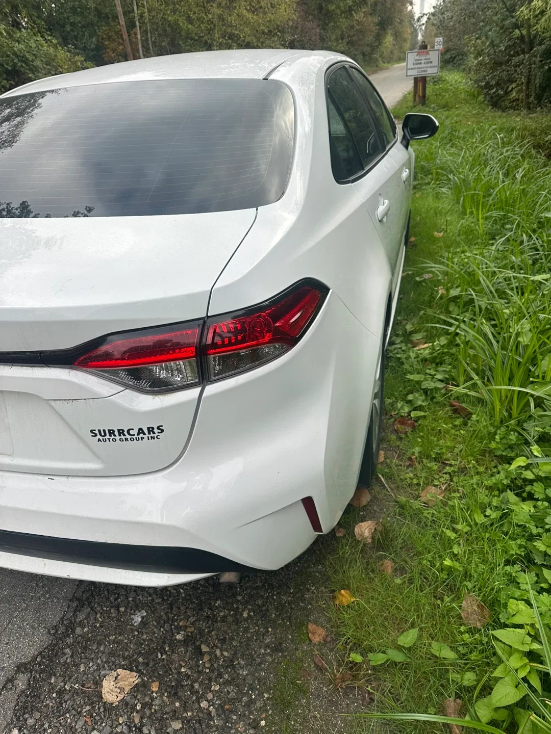 Toyota Corolla - White Sedan image indicator(7)