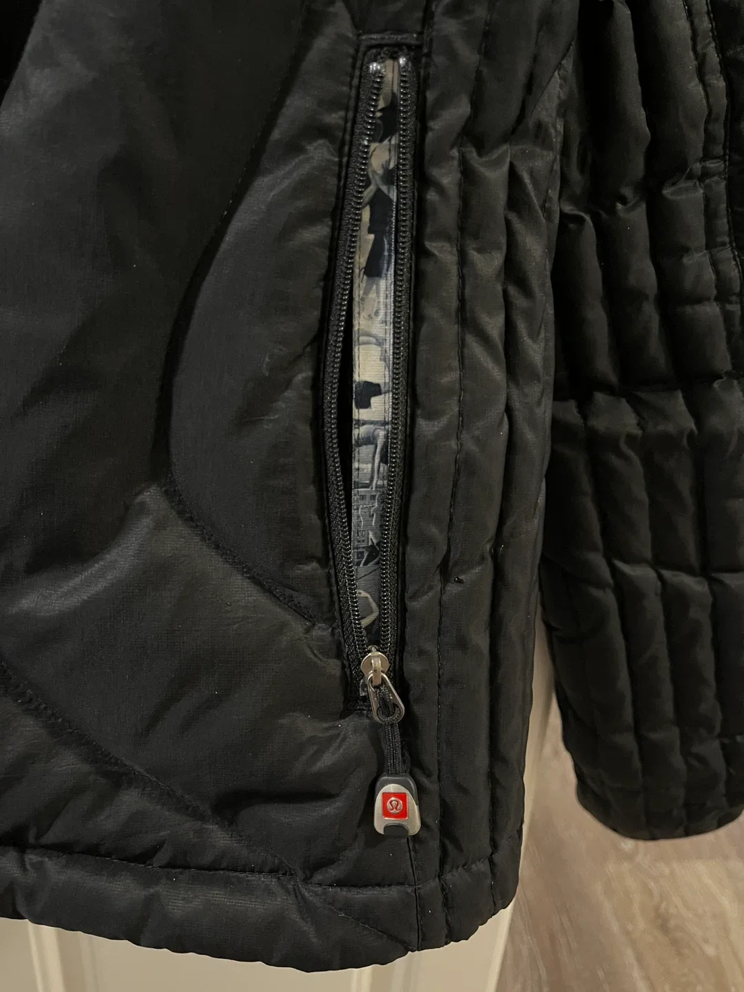 Lululemon Black Puffer Jacket image indicator(4)