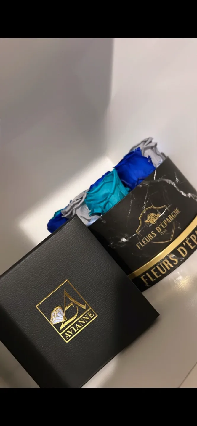 Gold and Diamonds 'N' initial Pendant image indicator(2)