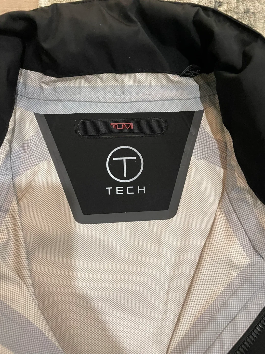 TUMI Men’s jacket image indicator(2)