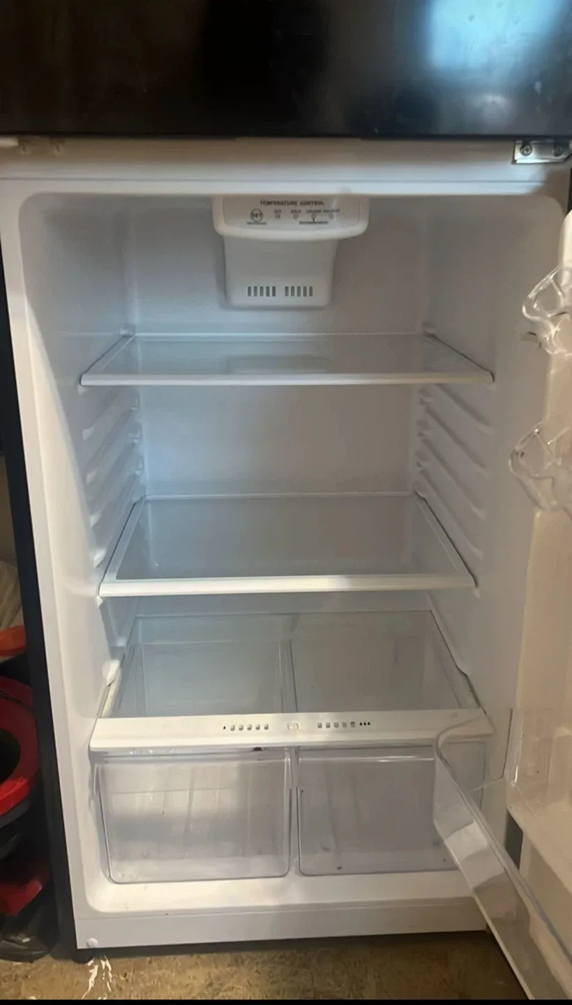 Magic Chef Black Fridge image indicator(4)