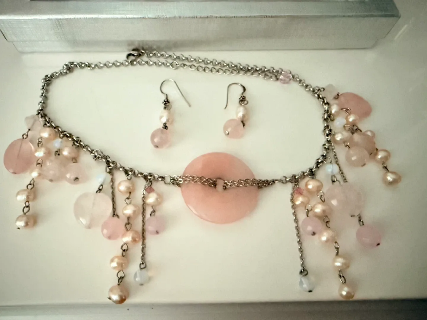 Natural genuine rose quartz & pearls  necklace earring set image indicator(3)