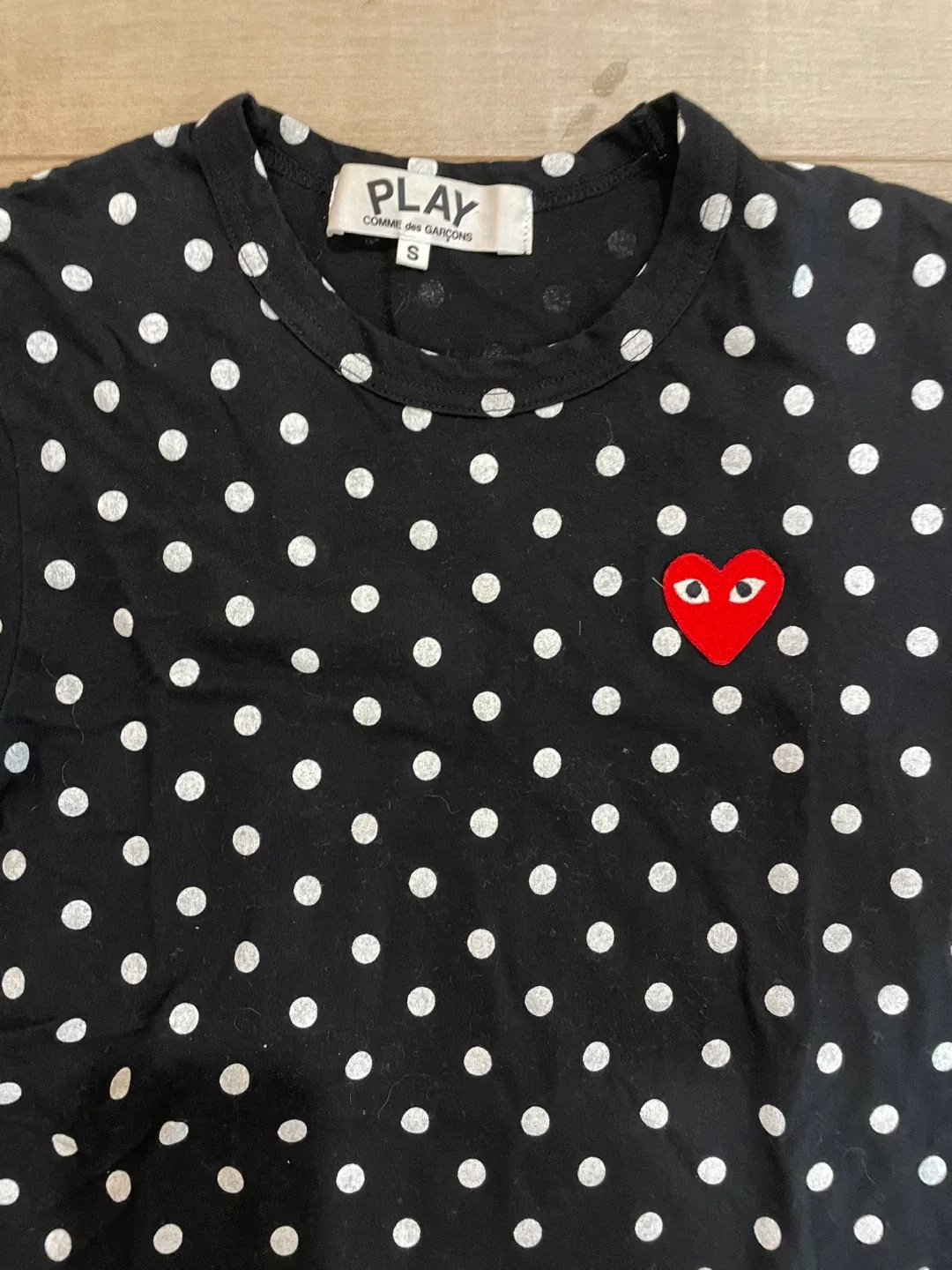 Comme des garçons shirt image indicator(2)