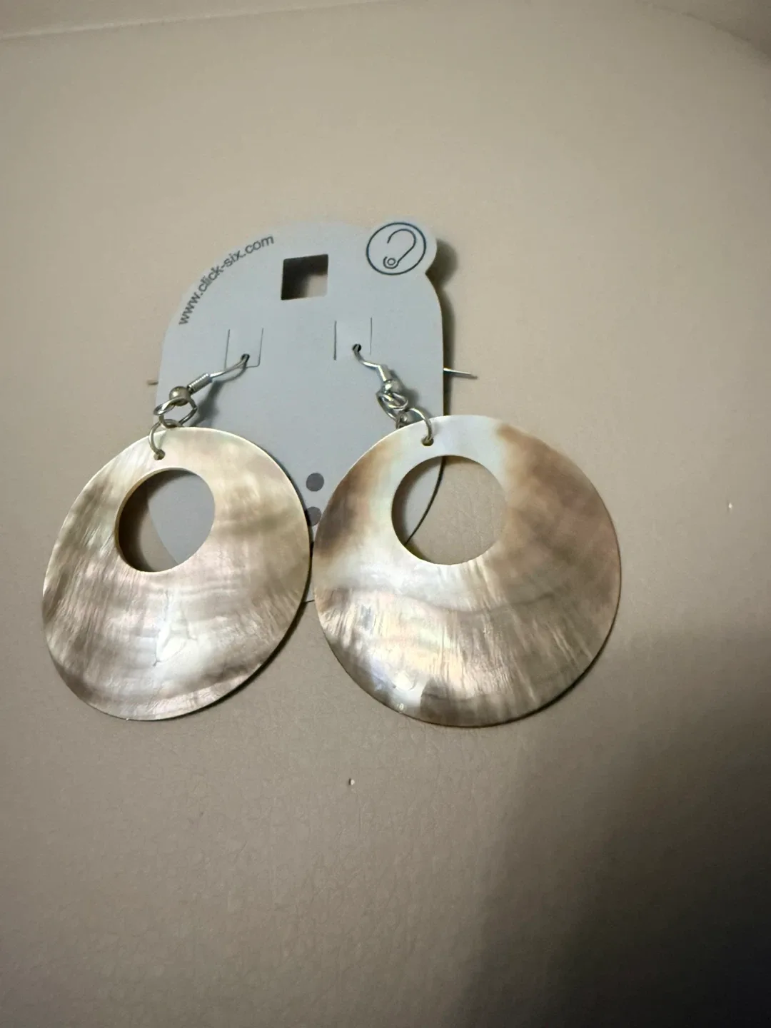 New natural shell dangle earrings image indicator(4)