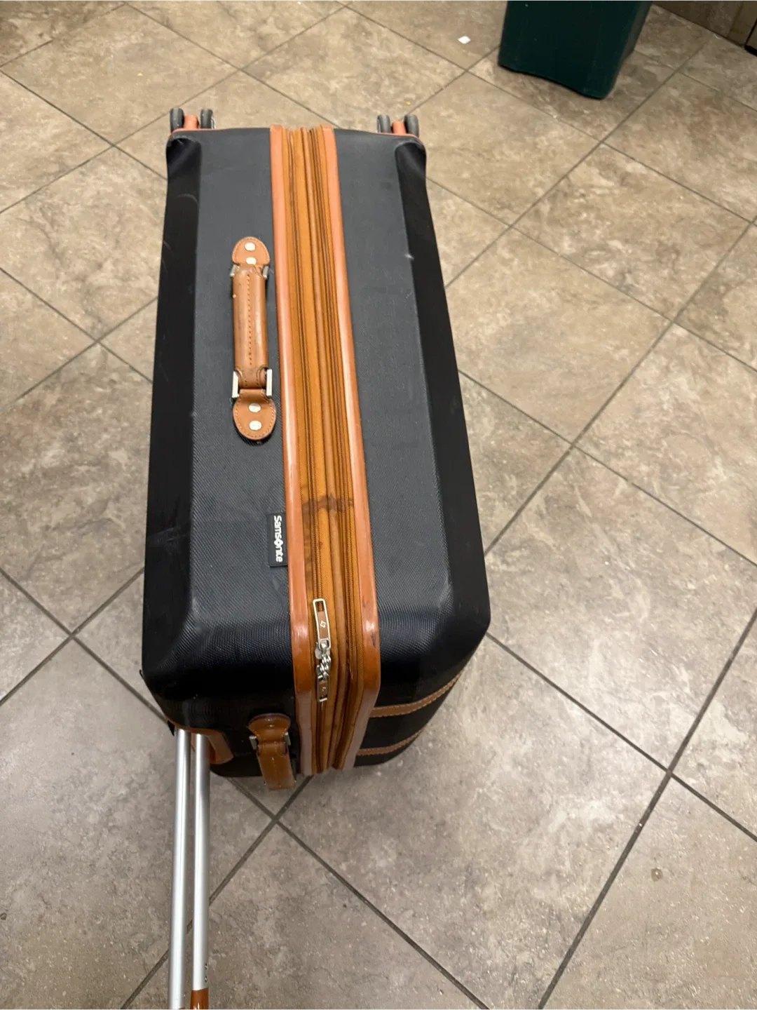 Samsonite Black & Brown Hardside Suitcase image indicator(4)