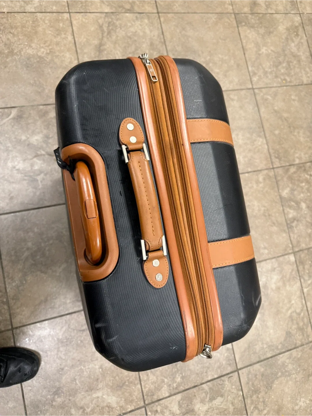 Samsonite Black & Brown Hardside Suitcase image indicator(2)