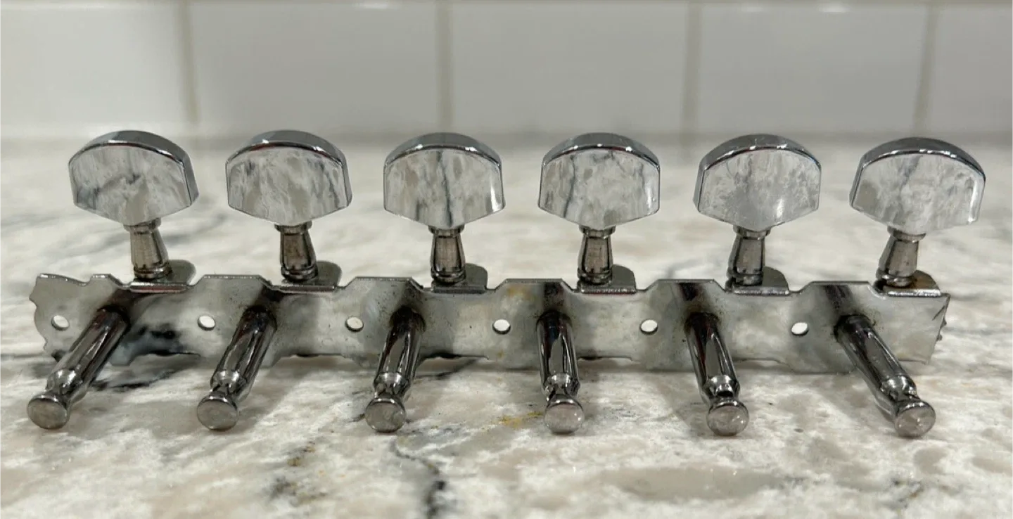 Guitar Tuning Pegs - Set of 6 image indicator(2)