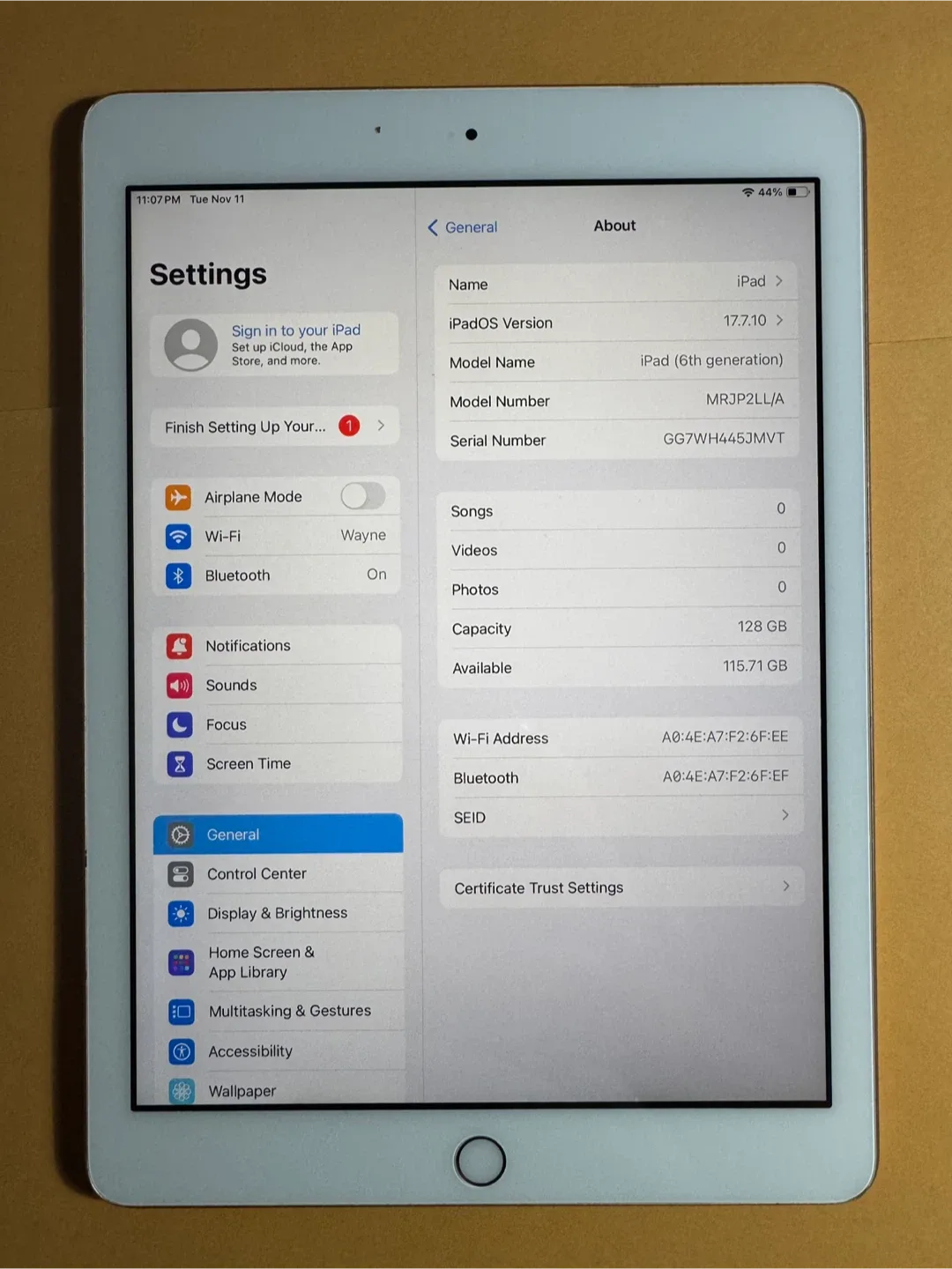 Apple iPad 6th Gen 128GB 2018 image indicator(4)