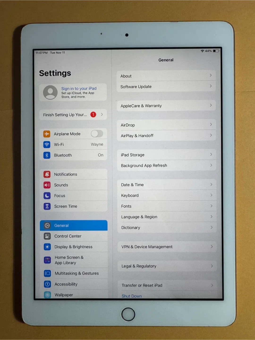 Apple iPad 6th Gen 128GB 2018 image indicator(3)
