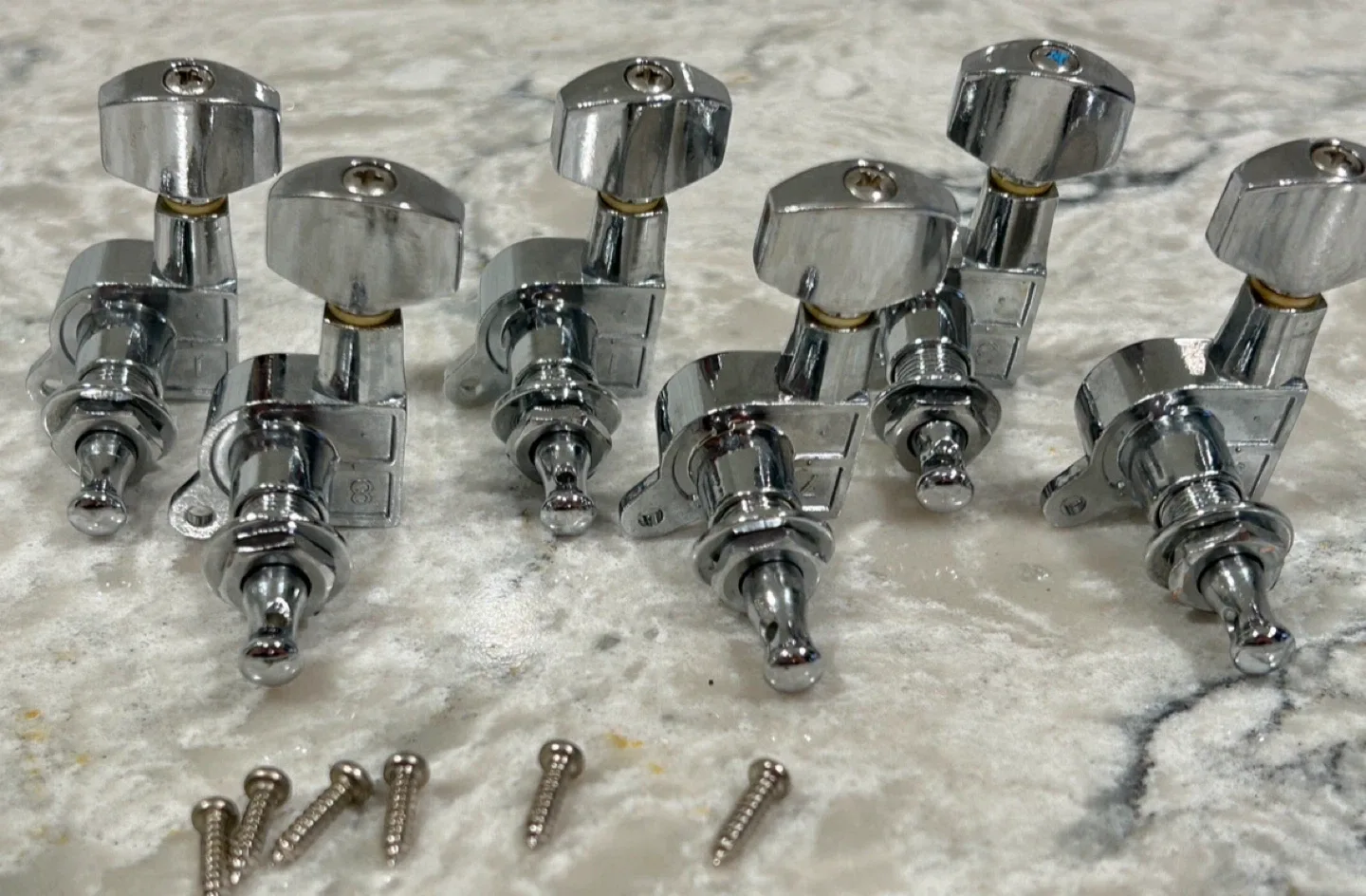 Squier Guitar Tuners - Set of 6 image indicator(2)