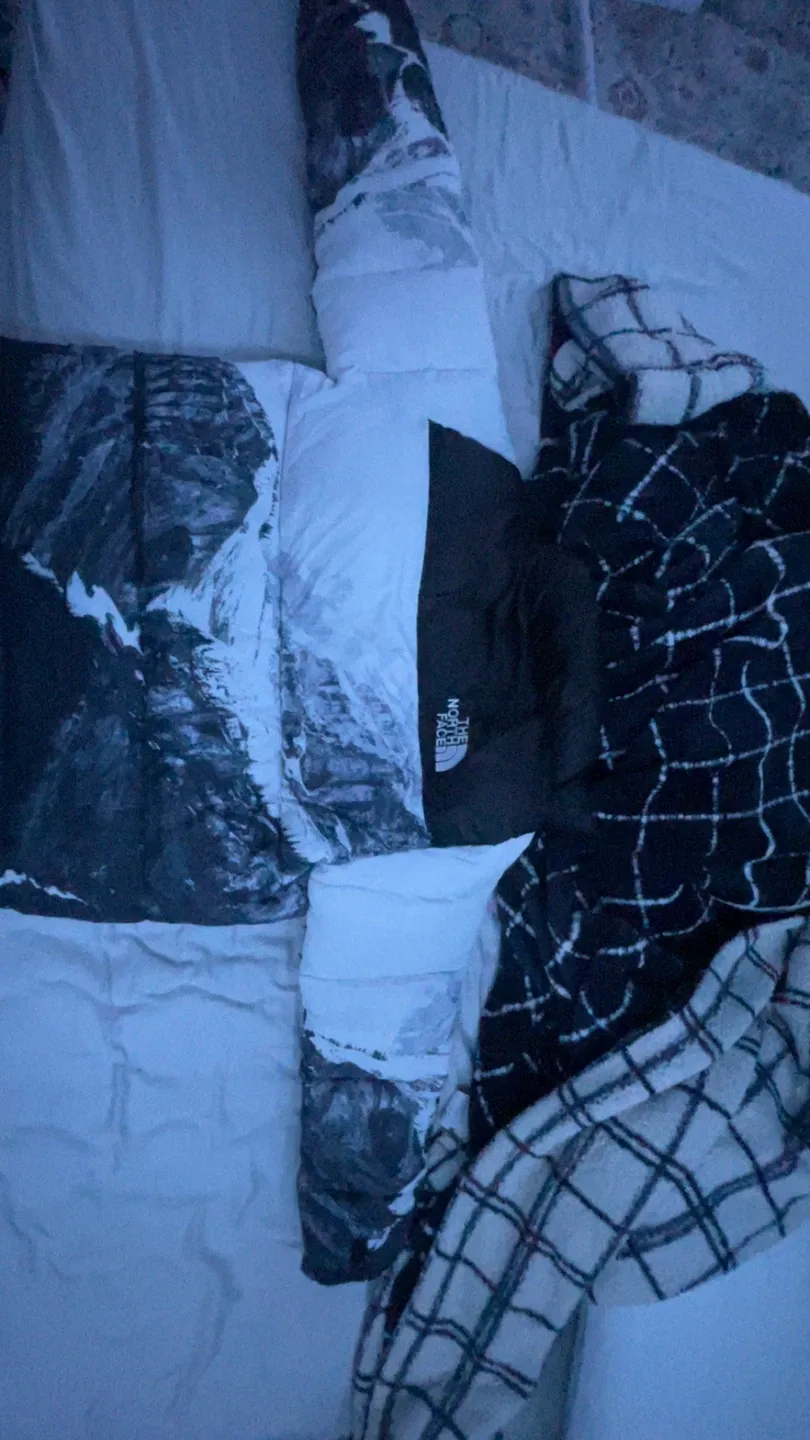 The North Face Puffer Jacket - Size M image indicator(4)