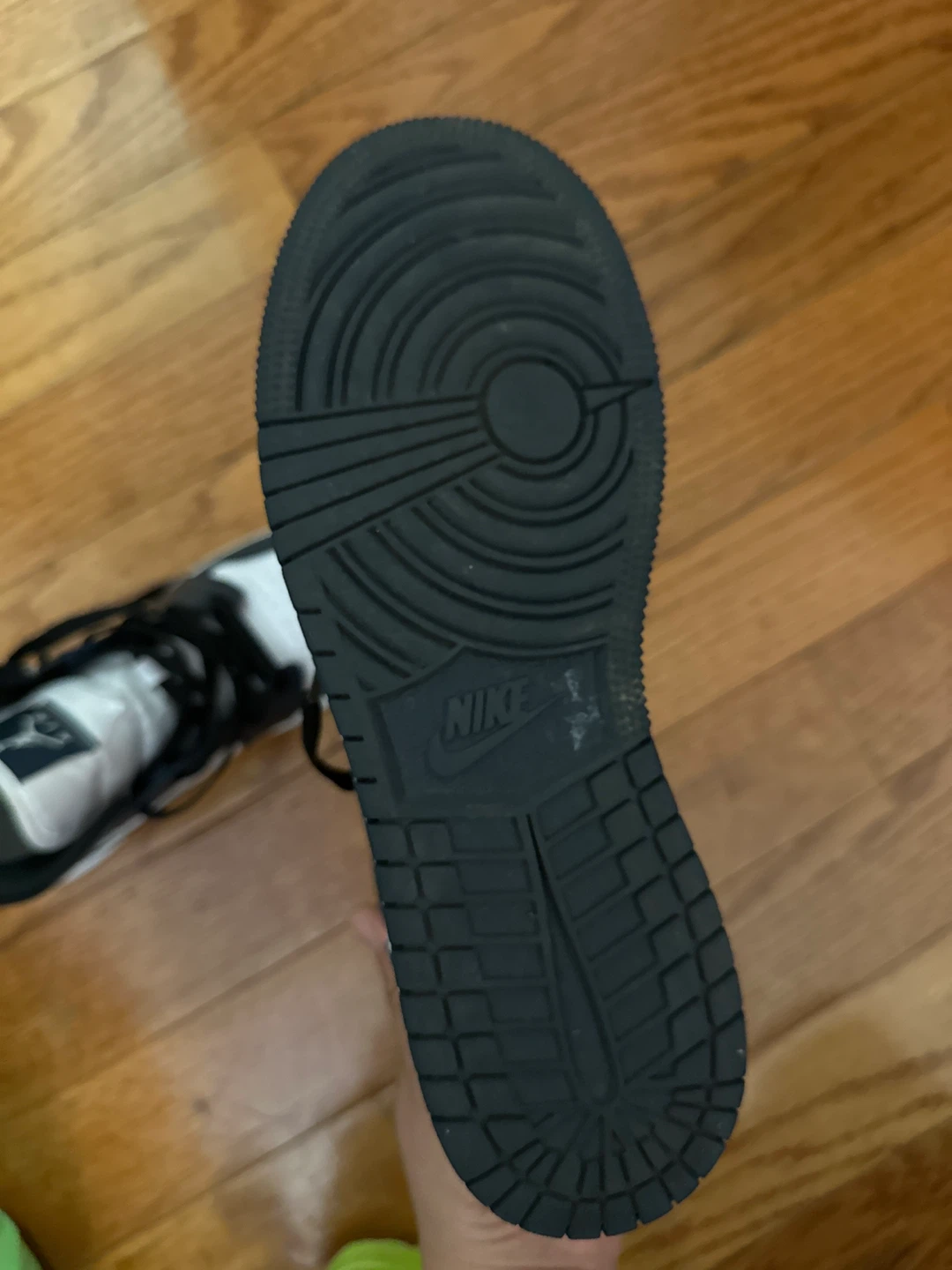 Air Jordan 1 Mid Black White - photo 4