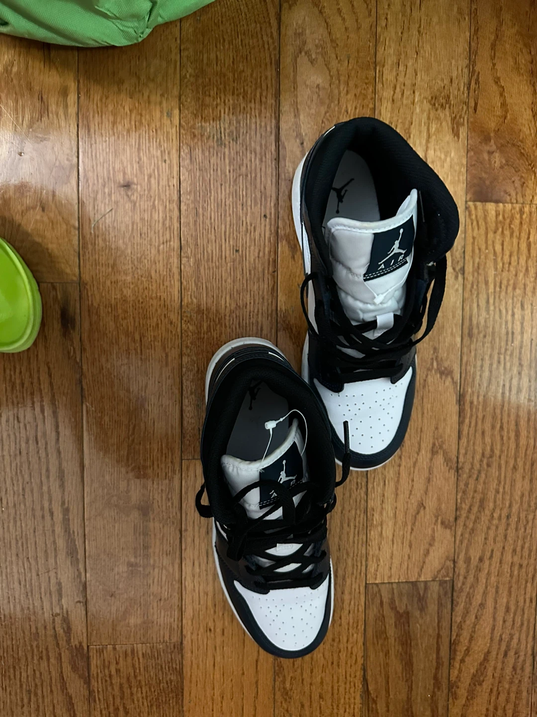 Air Jordan 1 Mid Black White - photo 3