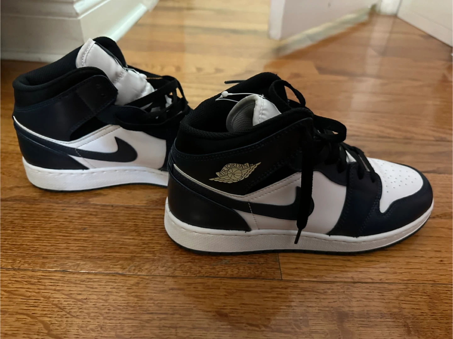 Air Jordan 1 Mid Black White - photo 2