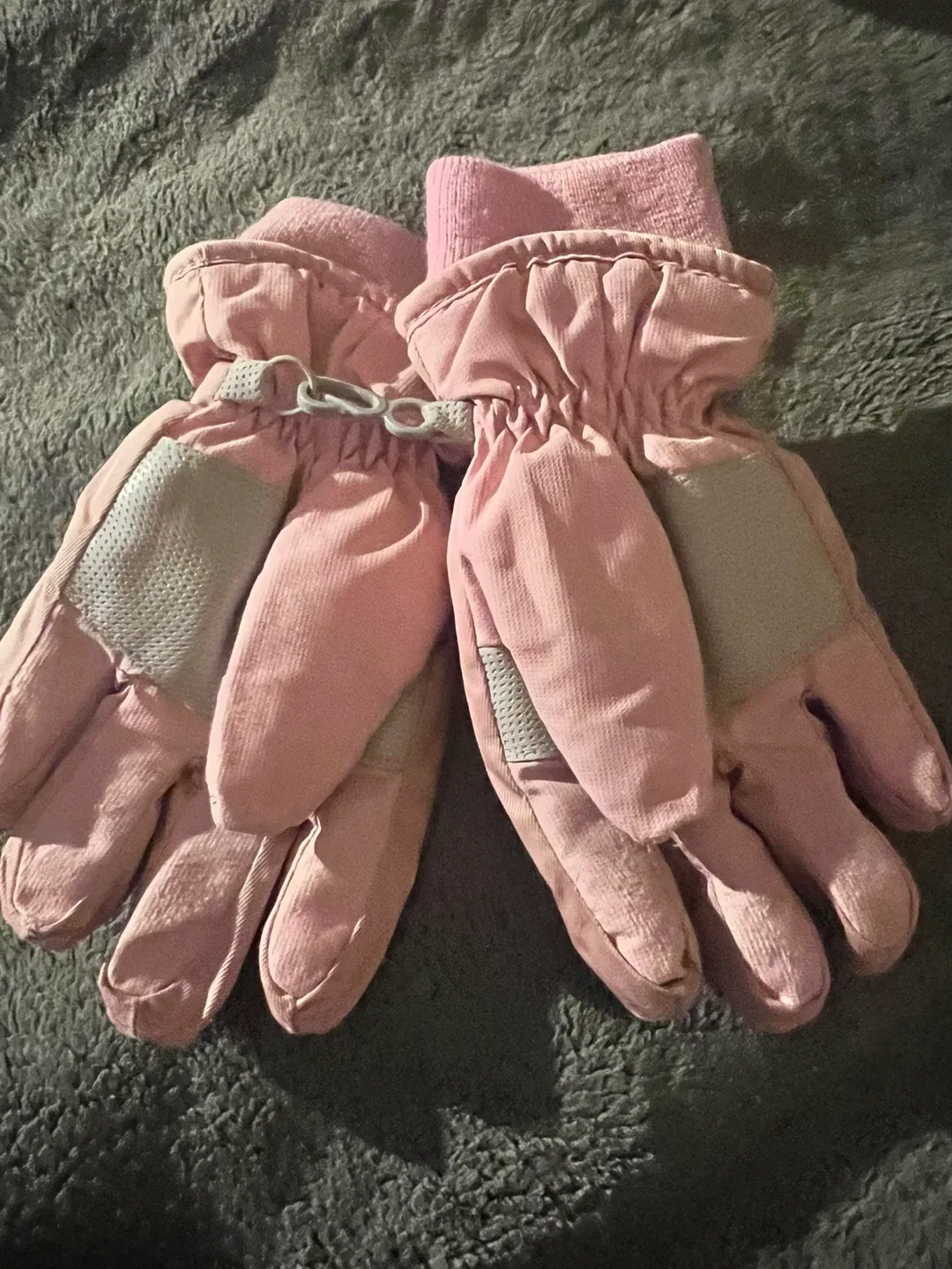 Girls' Pink Winter Gloves with Bunny Design 🥕 image indicator(2)