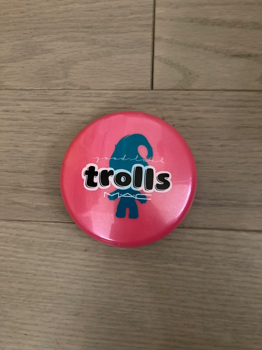 🥕 MAC Trolls Beauty Powder - New! image indicator(3)