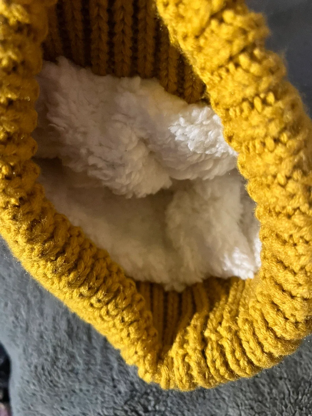 Yellow Knit Beanie with Pom Pom 🥕 image indicator(2)